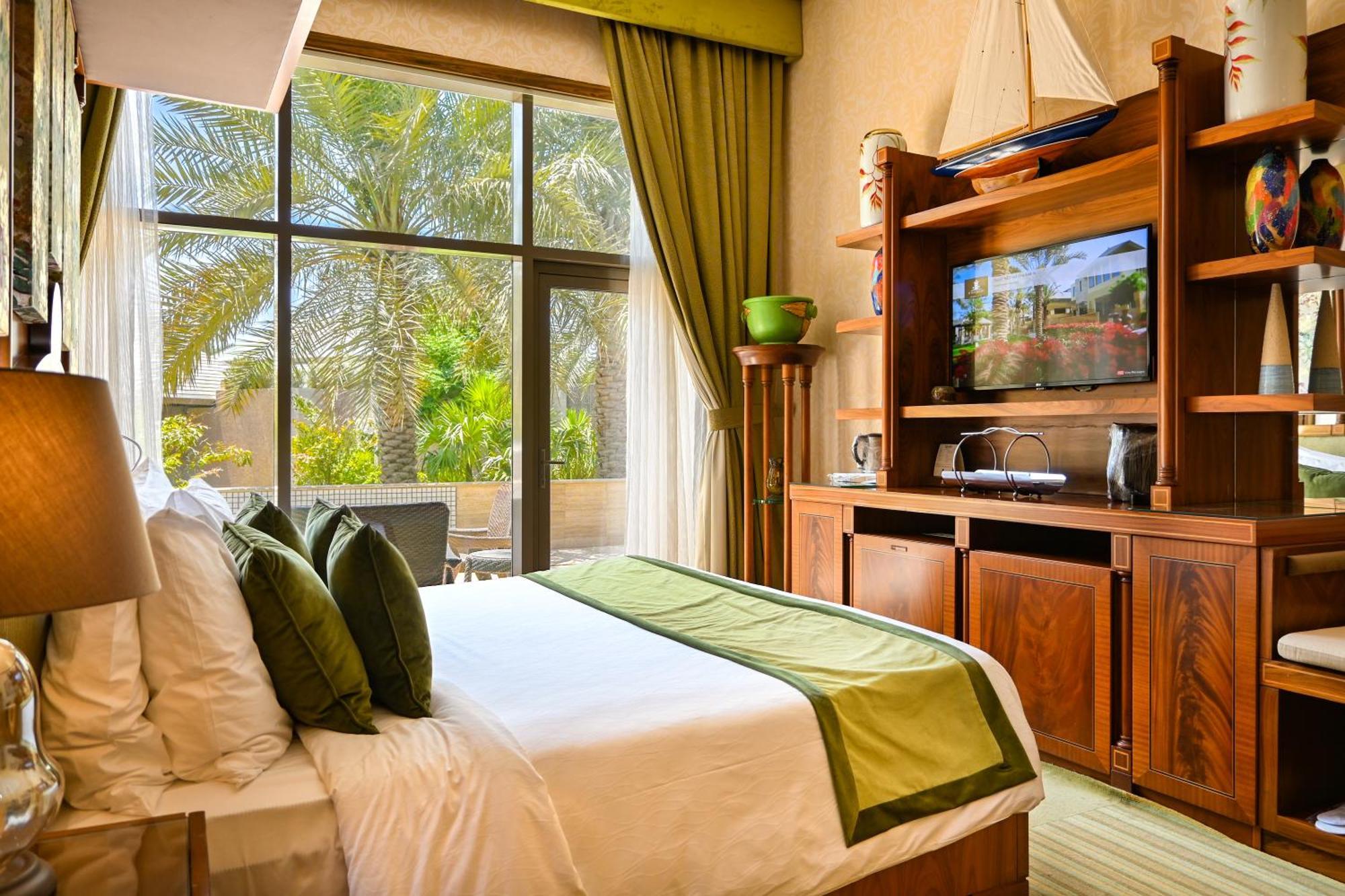 Palavra Resort Manáma Kültér fotó A bedroom at the resort