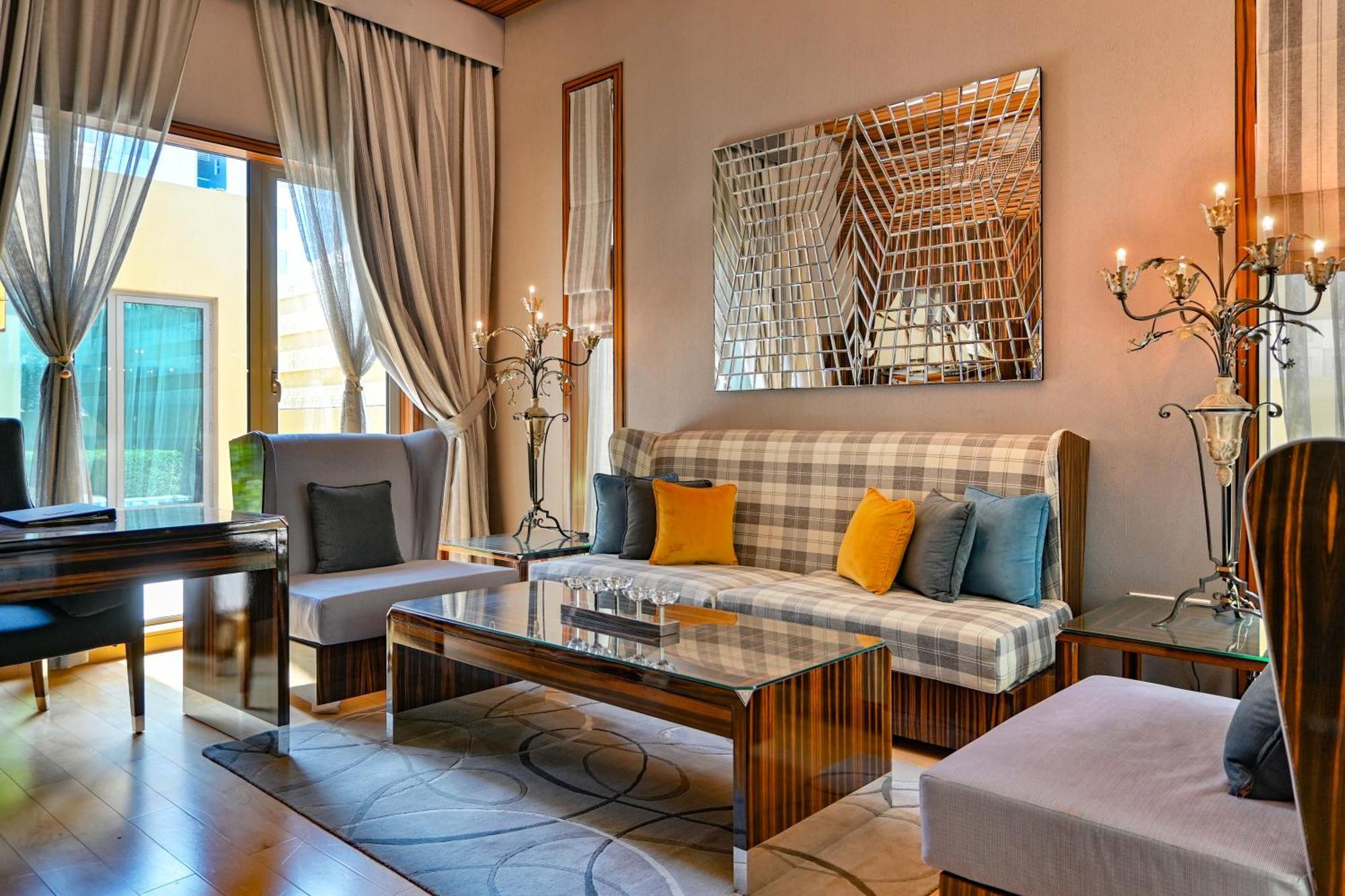 Palavra Resort Manáma Kültér fotó A living room at the hotel