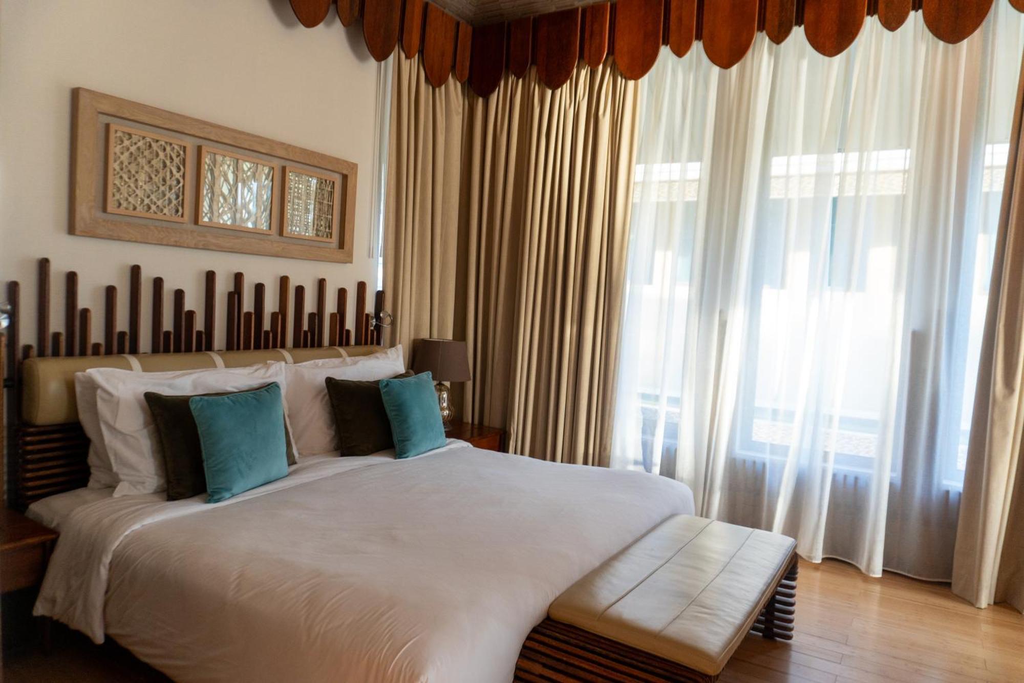 Palavra Resort Manáma Kültér fotó A bedroom at the hotel