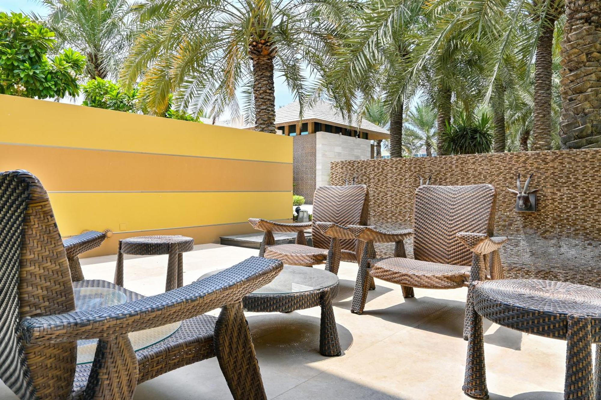 Palavra Resort Manáma Kültér fotó The Palm Beach Hotel