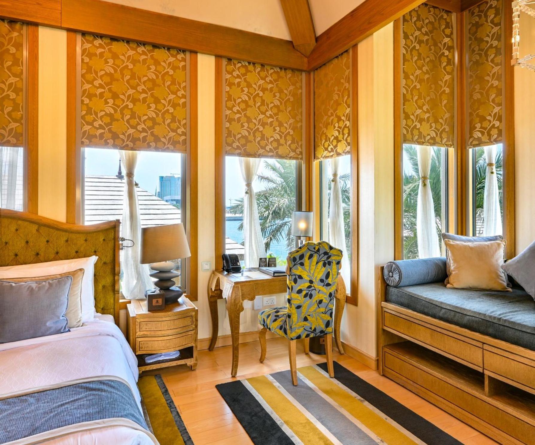 Palavra Resort Manáma Kültér fotó A room at the Oberoi Dubai